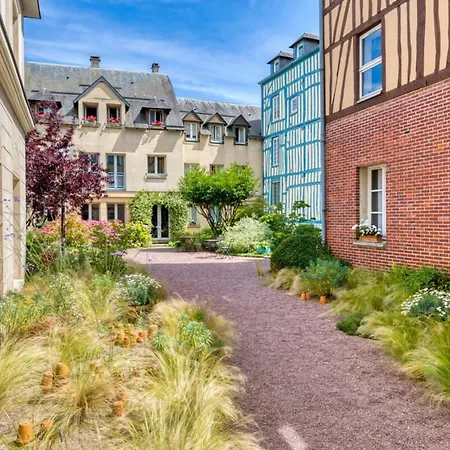 Apartment Rafael F2 Bourgeois Avec Jardin *